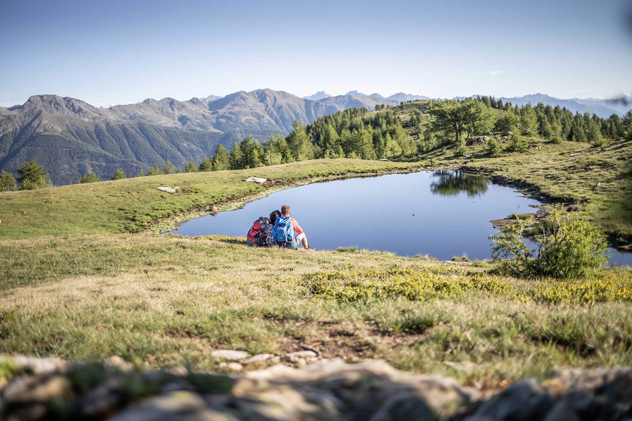 Paar vor ein ultner Bergsee